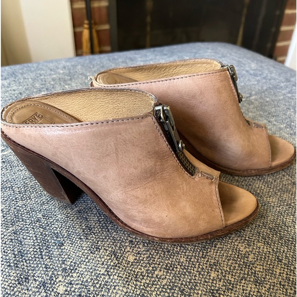Frye Izzy Zip Moto Mule in Fawn - Picture 5 of 9